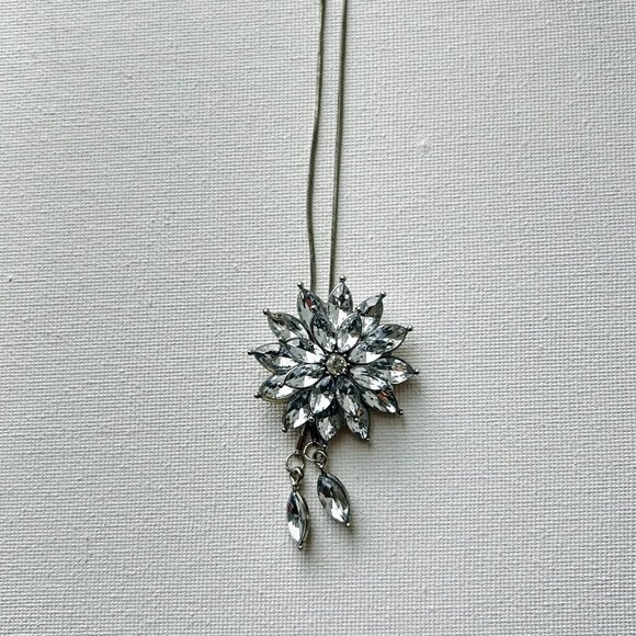 Vintage Crystal Flower Rhinestone Lariat Necklace - Picture 3 of 6